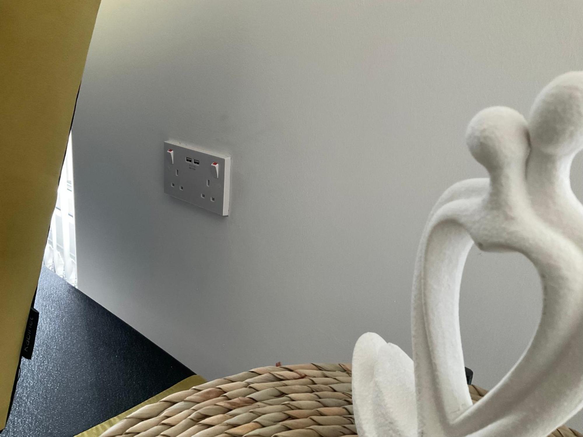 The Parkes A Stylish 3Br House, 5 Mins From Central Birmingham Close To The Edgbaston Stadium, The Hippodrome, Uob, Aston And Bcu, China Town, Kings Heath Bhx Airport And Much More 외부 사진