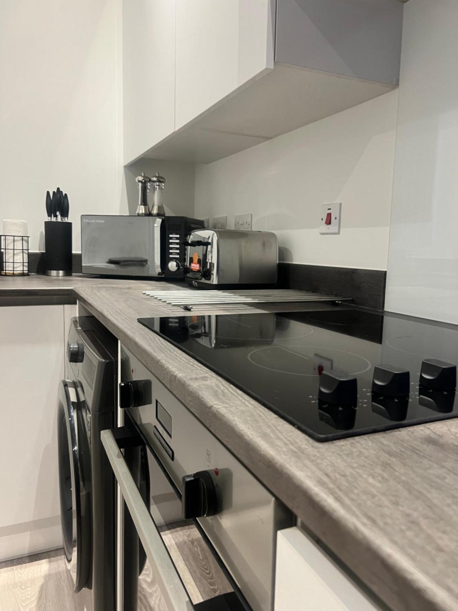 The Parkes A Stylish 3Br House, 5 Mins From Central Birmingham Close To The Edgbaston Stadium, The Hippodrome, Uob, Aston And Bcu, China Town, Kings Heath Bhx Airport And Much More 외부 사진