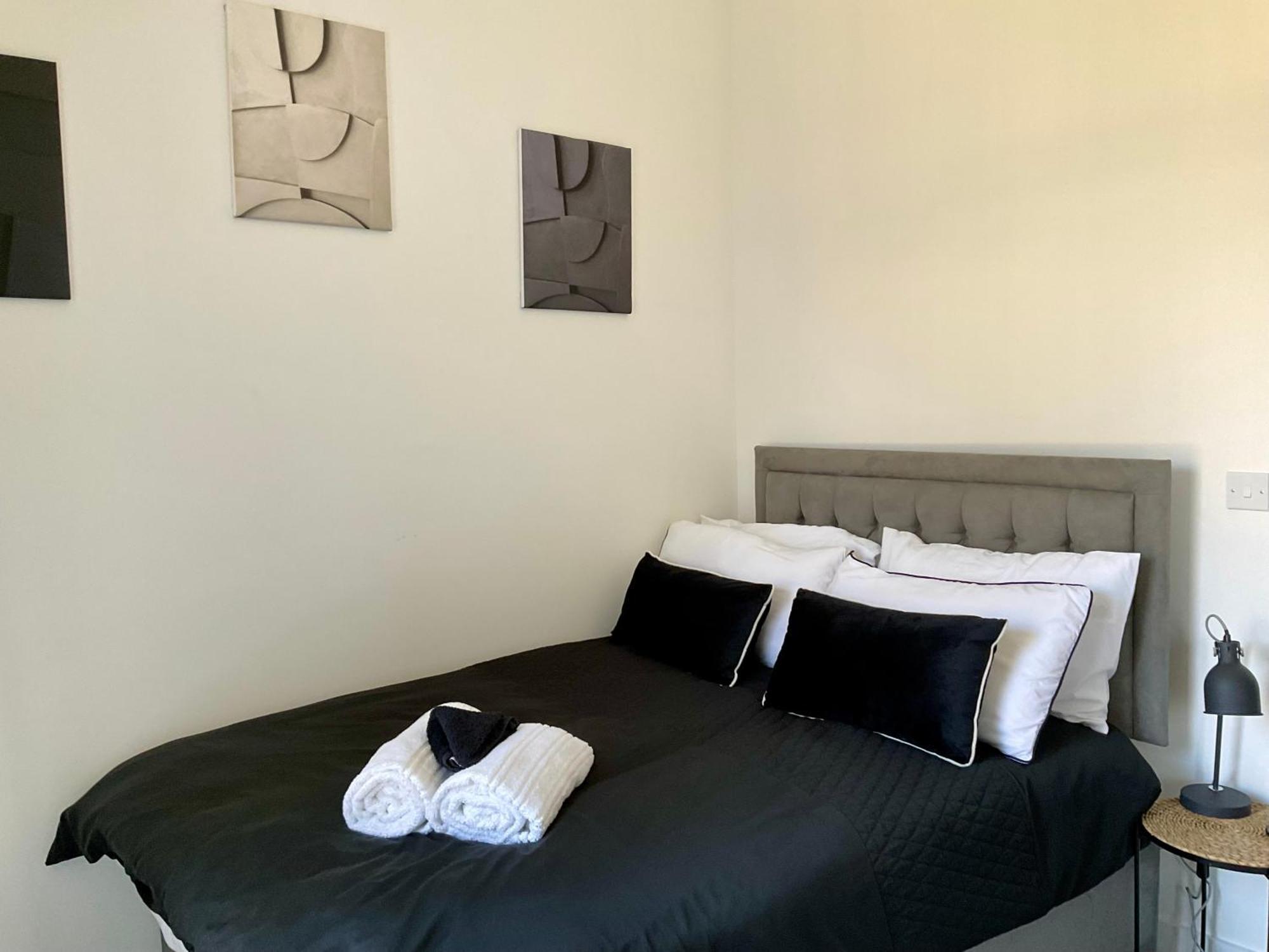 The Parkes A Stylish 3Br House, 5 Mins From Central Birmingham Close To The Edgbaston Stadium, The Hippodrome, Uob, Aston And Bcu, China Town, Kings Heath Bhx Airport And Much More 외부 사진