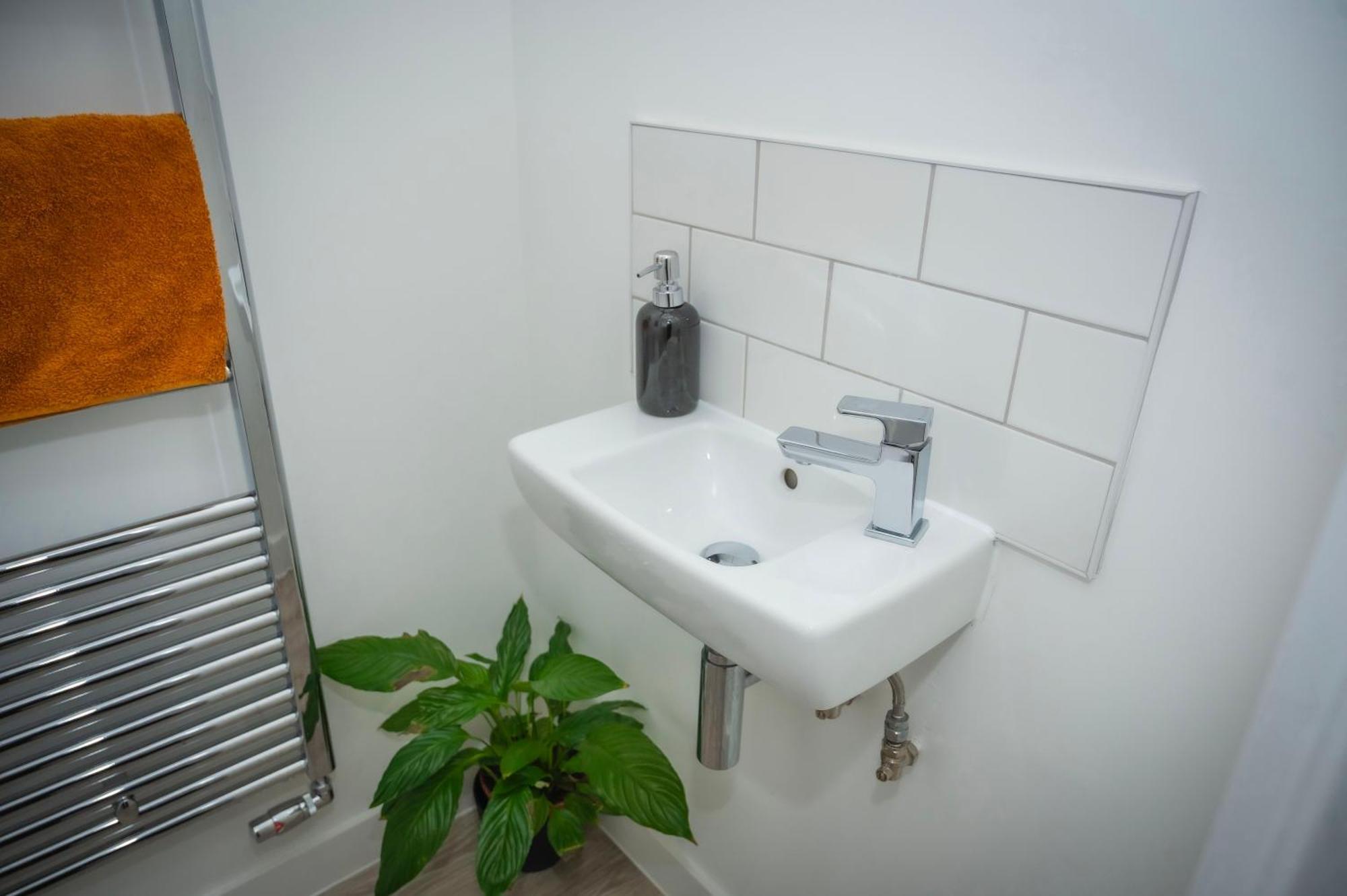 The Parkes A Stylish 3Br House, 5 Mins From Central Birmingham Close To The Edgbaston Stadium, The Hippodrome, Uob, Aston And Bcu, China Town, Kings Heath Bhx Airport And Much More 외부 사진